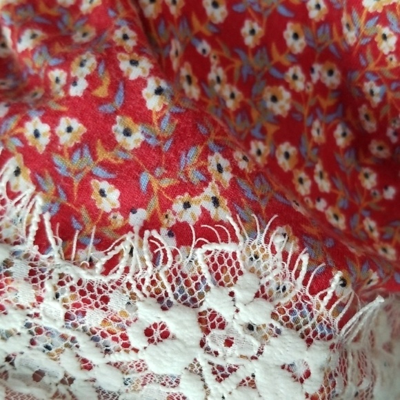 Floral Strap back blouse - Picture 8 of 8